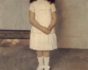 费尔南德 赫诺普夫 : A Portrait of a Standing Girl in White